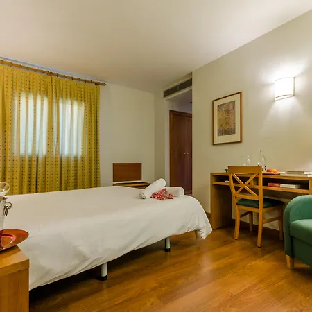 Yit Conquista De Отель 3*