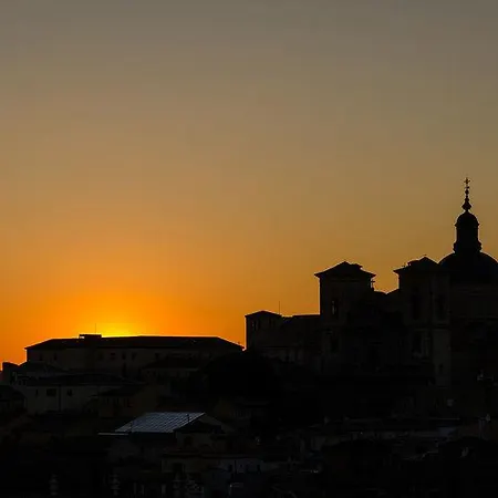 Отель Yit Conquista De